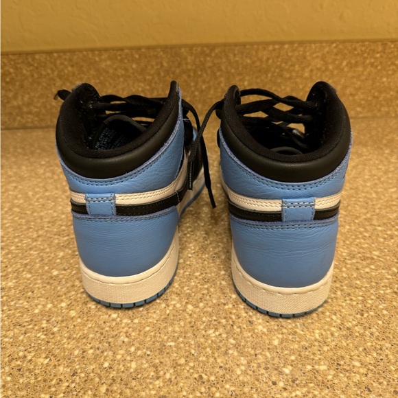 AIR JORDAN 1 RETRO HIGH OG GS- University Blue/Black/White - Picture 2 of 5